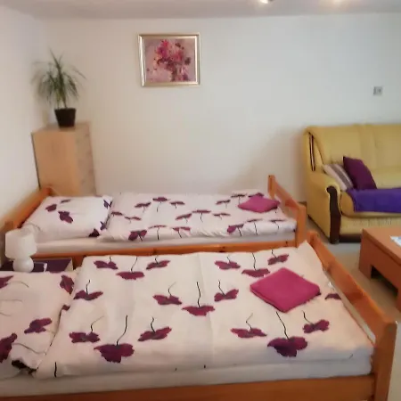 Domino Rum i privatbostad Korytné