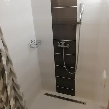 Domino Rum i privatbostad Korytné